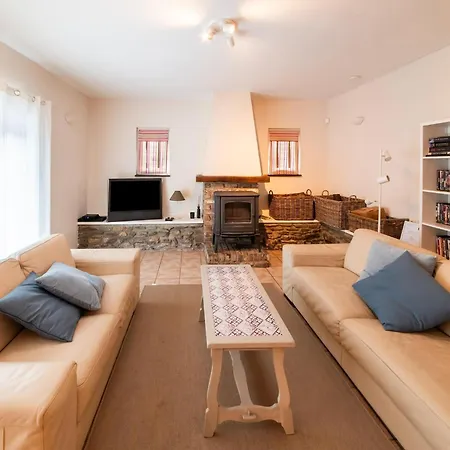 Charming, Quiet And Authentic Estate In Bohan